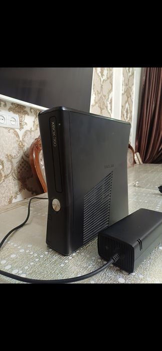 Продам XBOX 360 SLIM