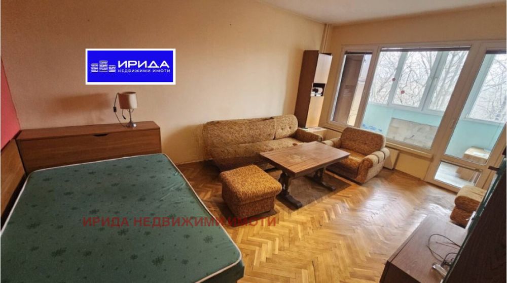 Гарсониера в Надежда 4