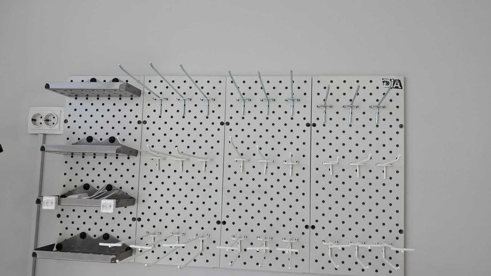 Teshilgan panel, перфопанель, do'konda ilgaklar uchun panel