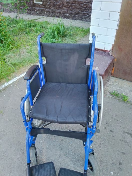 Продам инвалидную коляску