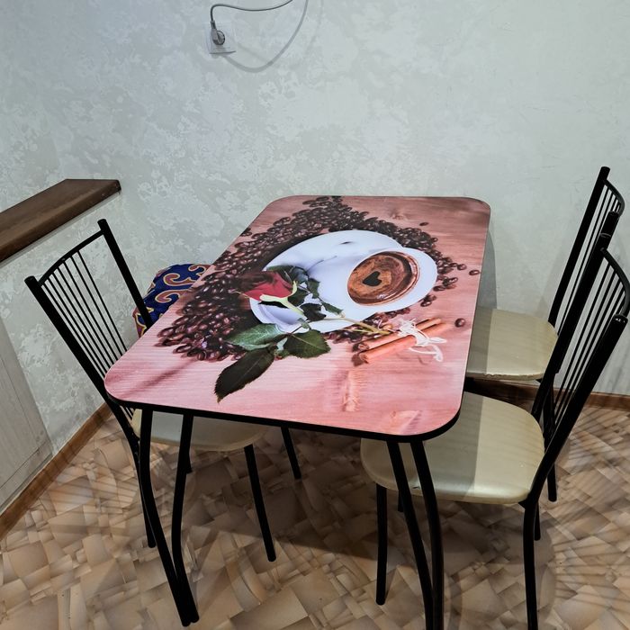 Продам кухонный стол+3 стула