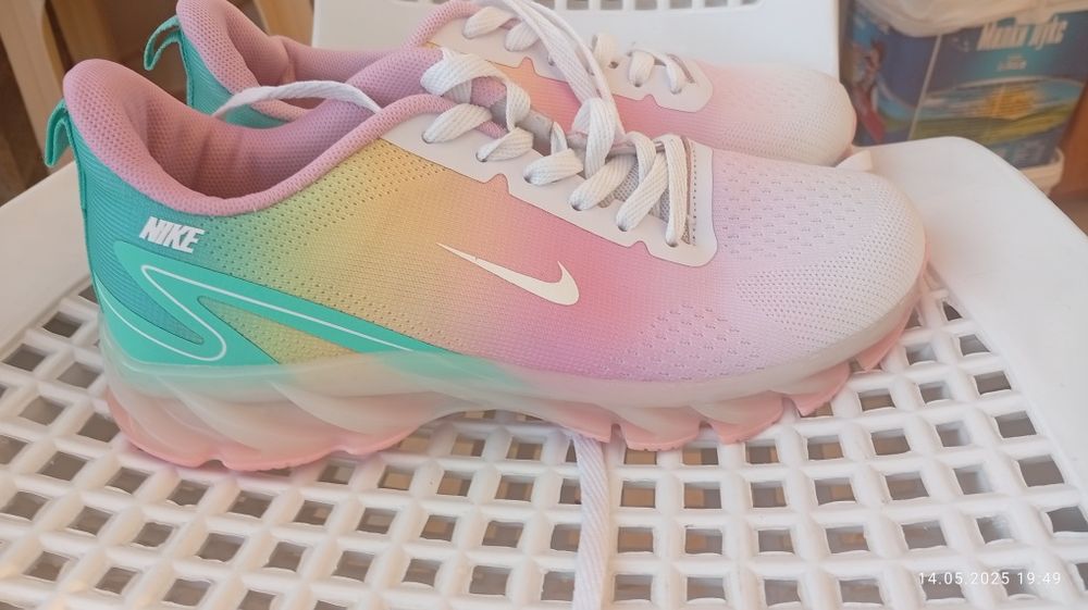 Дамски маратонки Nike