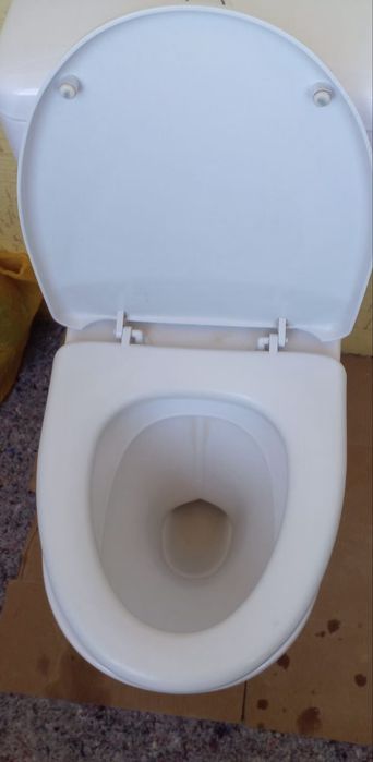 Продаётся туалет.