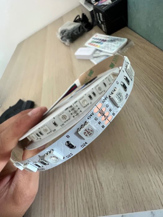 Kit Banda Led Inteligenta, 5 sau 10 m, RGB, WIFI, BONUS Bec LED