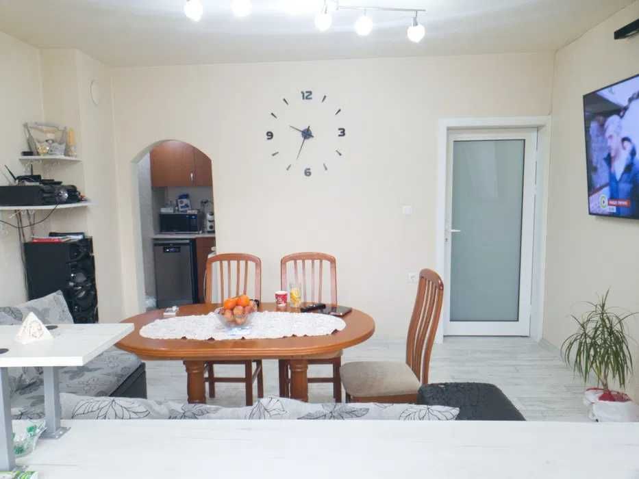Продава се Тристаен апартамент в Добрич, Център - 87 кв.м за 1114 €/кв.м - Снимка #1