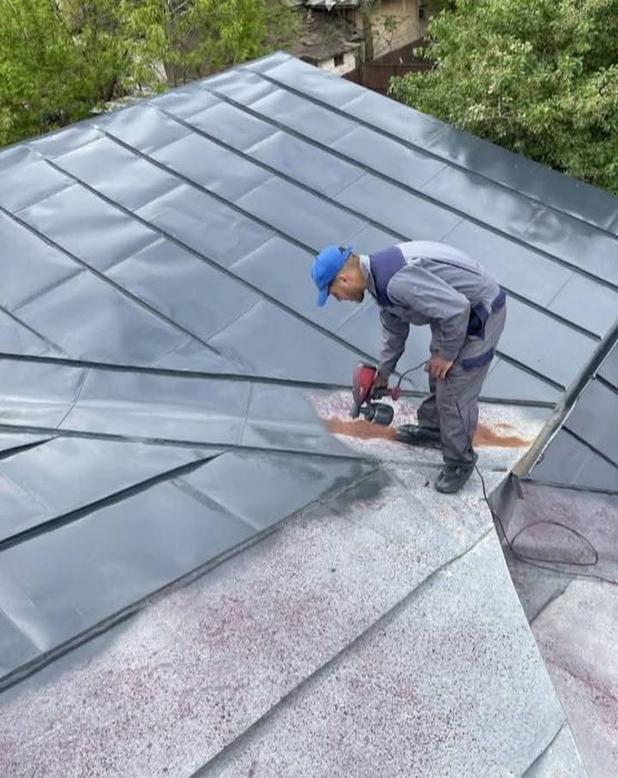 Vopsim orice tip de tablă pe acoperisuri la case/vile/biserici, structuri metalice si alte suprafete