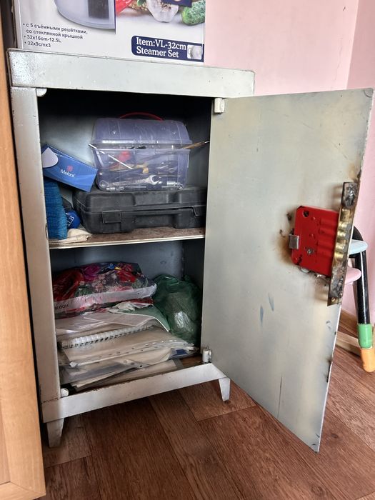 Продам металисеский сейф