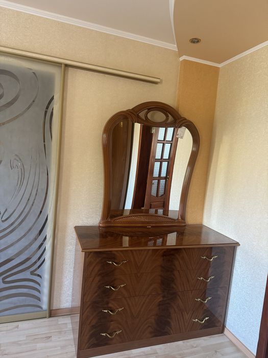 Продам спальный гарнитур.Италия