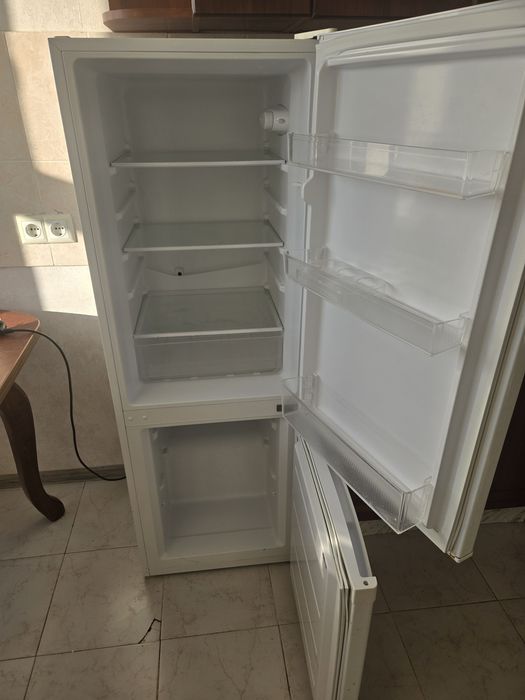 Холодильник Midea б/у продаю жк нова сити