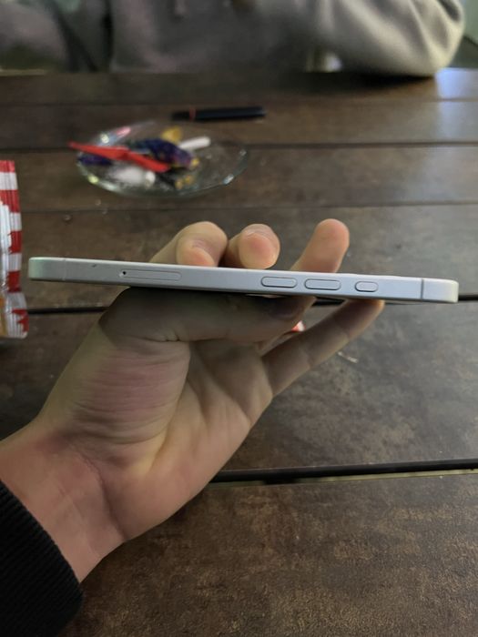 Iphone 16 alb.