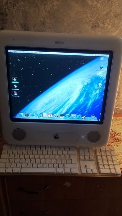 Ретро-компьютер Apple eMac G4