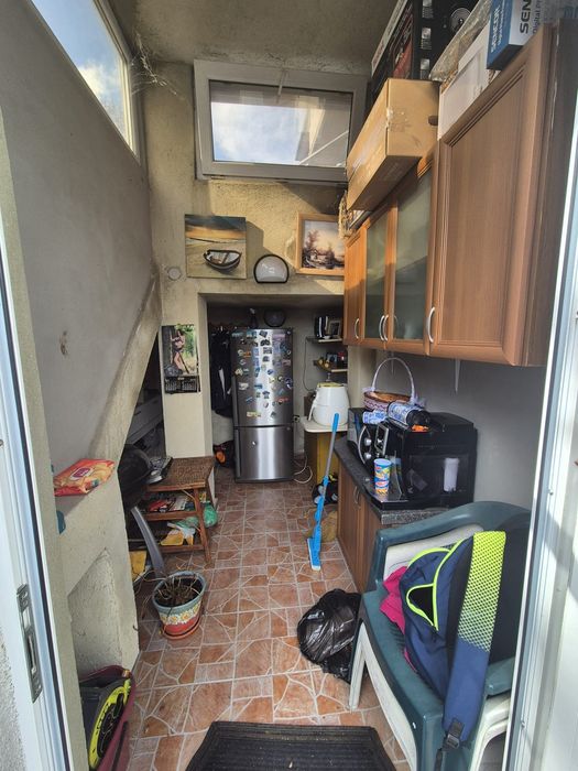 Продава 2 етажа от къща