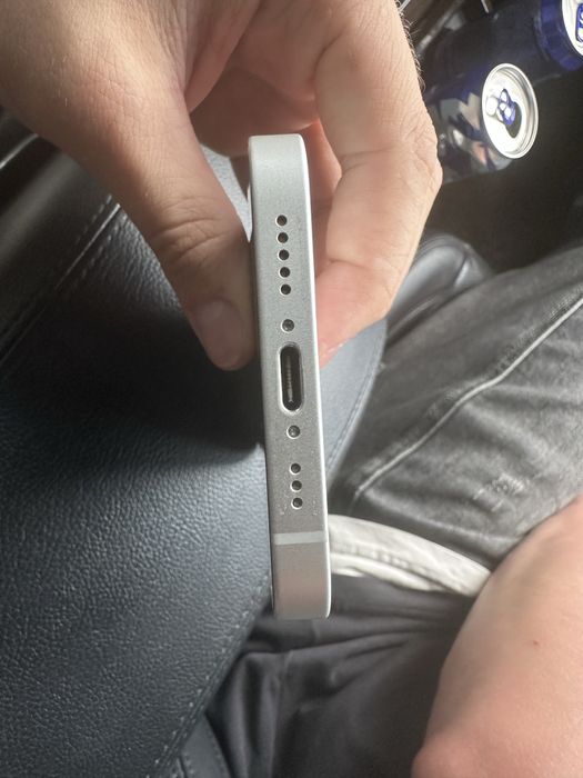 Продам айфон 16е iPhone