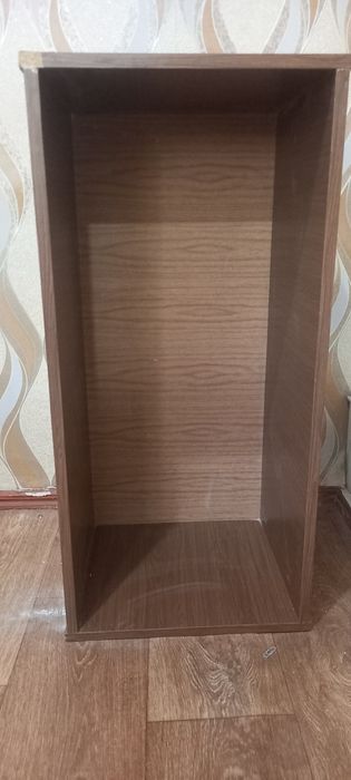 Книжная полка большая бу в нормальном состоянии