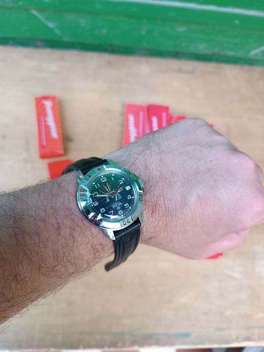 Продам новые командирские часы