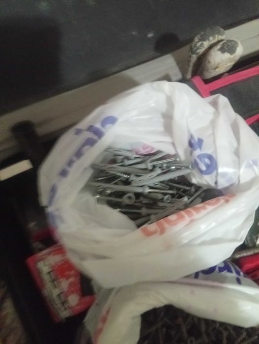 Geamantan surpriza cu scule mici