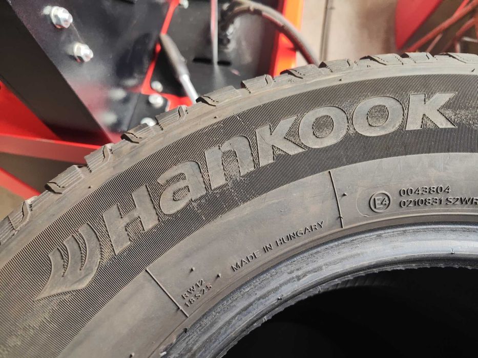 2бр.зимни гуми 235/65/16C Hankook
