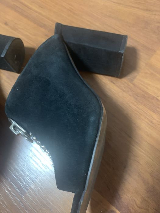 Продавам чехли на ток