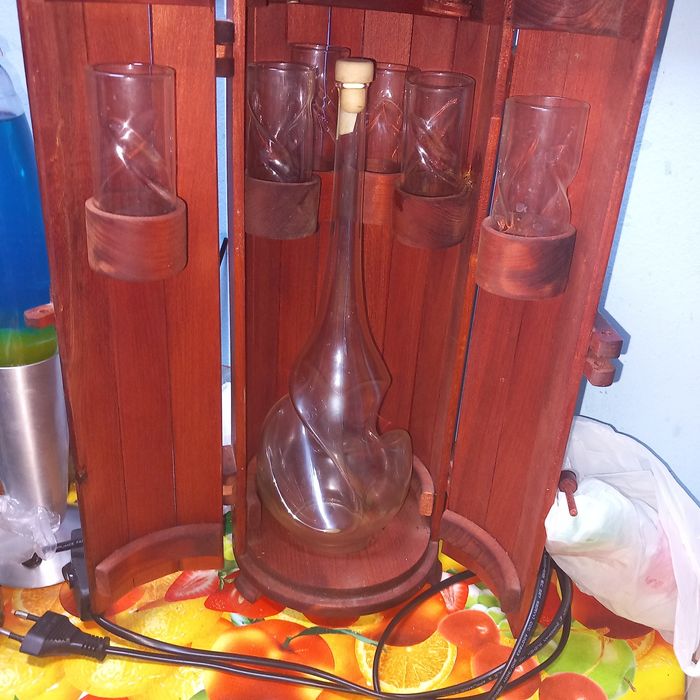 Mini bar retro cu sticla și pahare neutilizat