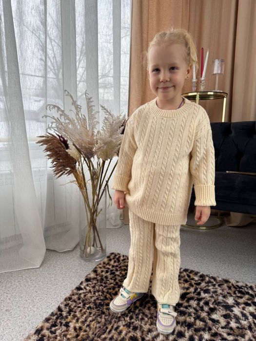 Детский вязаный костюм