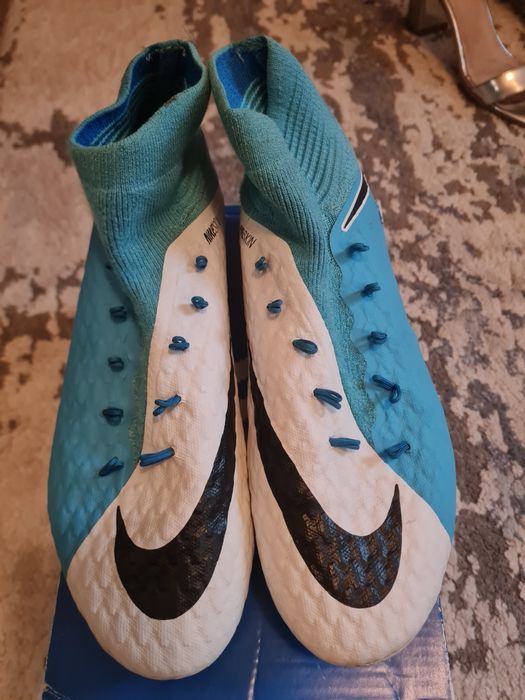 Vând ghete de fotbal