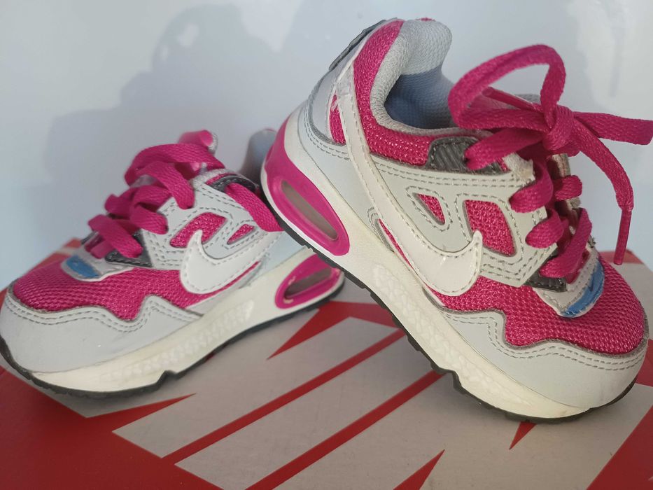 Маратонки Nike Air и Adidas 21 номер