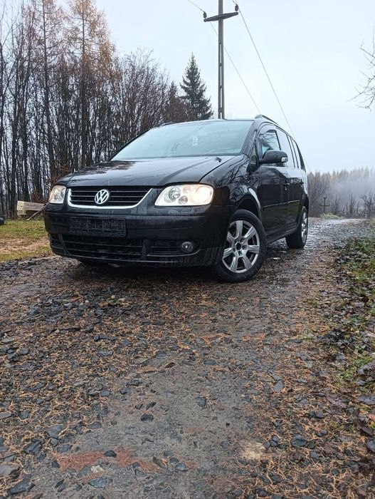 Vând Volkswagen Touran sau doar la schimb
