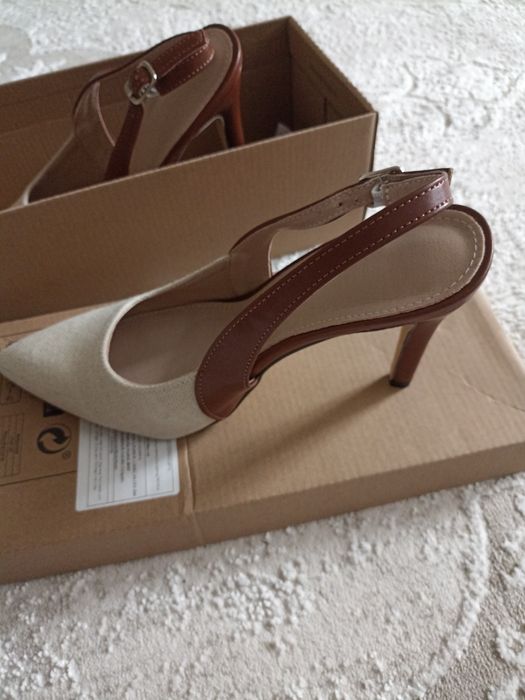 Продам босоножки на каблуке