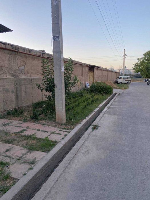 3 сотих (фасад 10*30) уй жой қуриш учун ер Назарбек (Харакат) сотилади