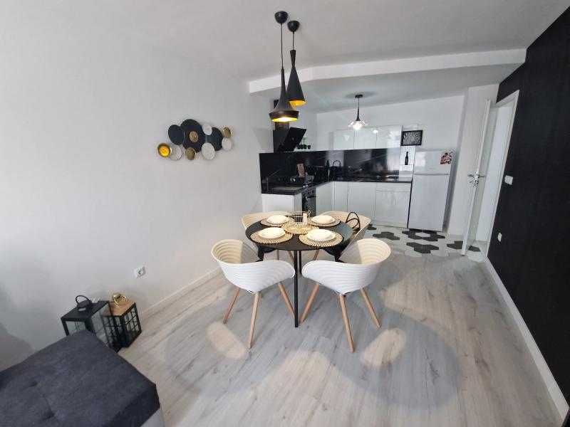 С ВКЛЮЧЕНО ПАРКОМЯСТО В ЦЕНАТА! Луксозен двустаен апартамент!