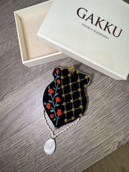 Продам новую брошь