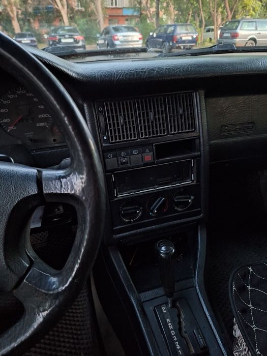 Автомобиль ауди 80 б4