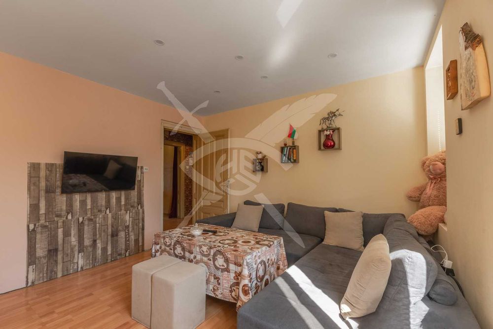 Продава се Етаж от къща в София, Център - 140 кв.м за 1286 €/кв.м - Снимка #1