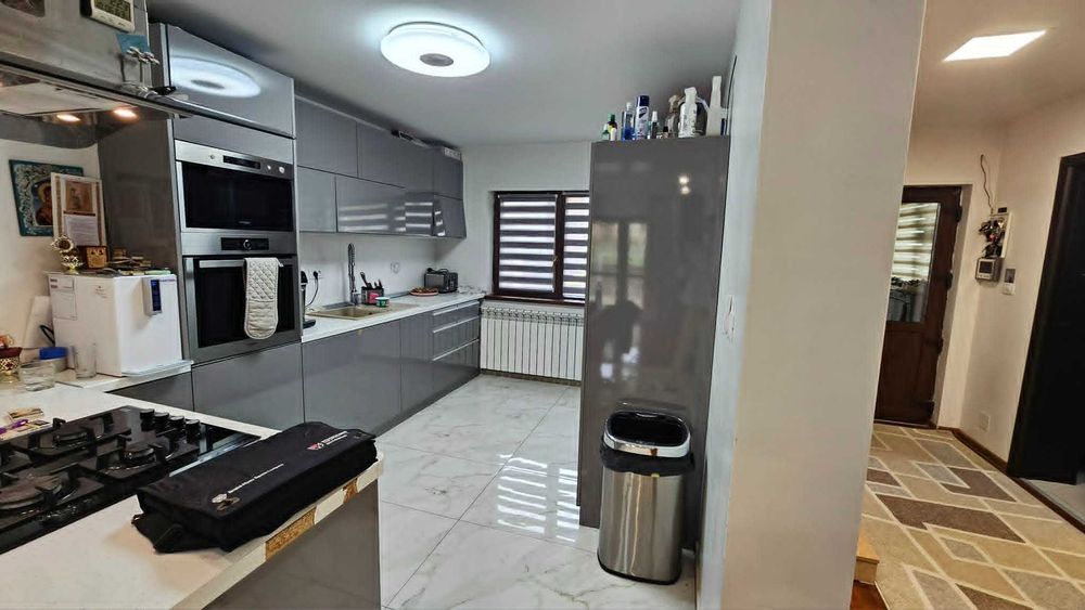 PERSOANĂ FIZICĂ / Casă de vânzare / zona Valea Adâncă