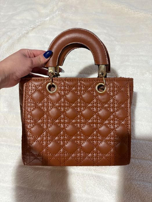 Малка кафява дамска чанта Dior