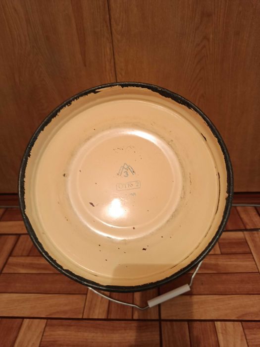 Продам эмалированное советское ведро.