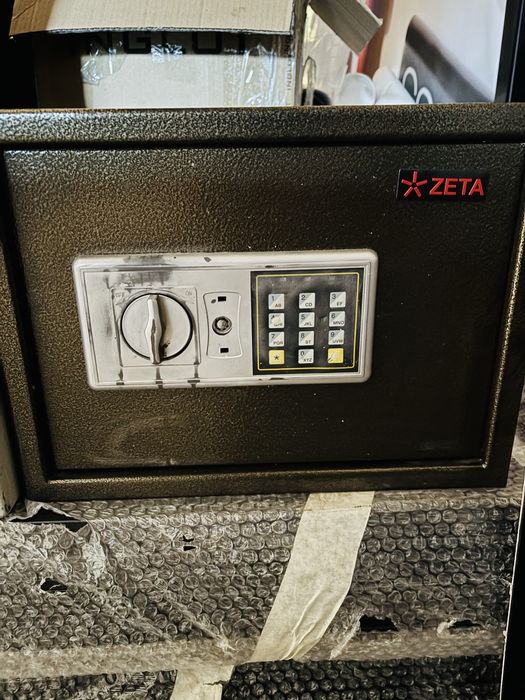 Денежный ящик, сейфы.