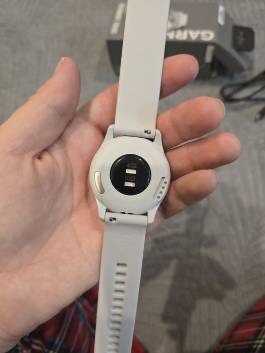 Продам часы Garmin Vivomove Trend