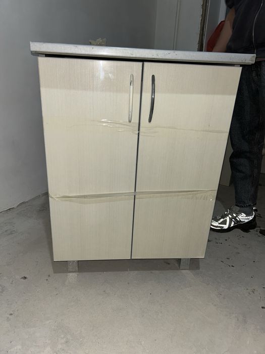 Продам прихожую, и кухонный гарнитур