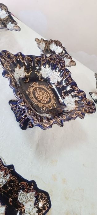 Qora chinni komplekt