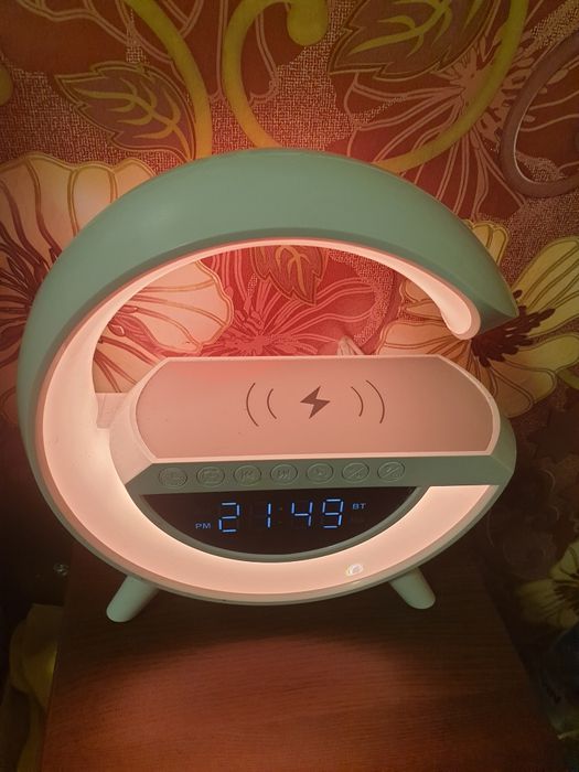 Докстанция за зареждане на телефони.