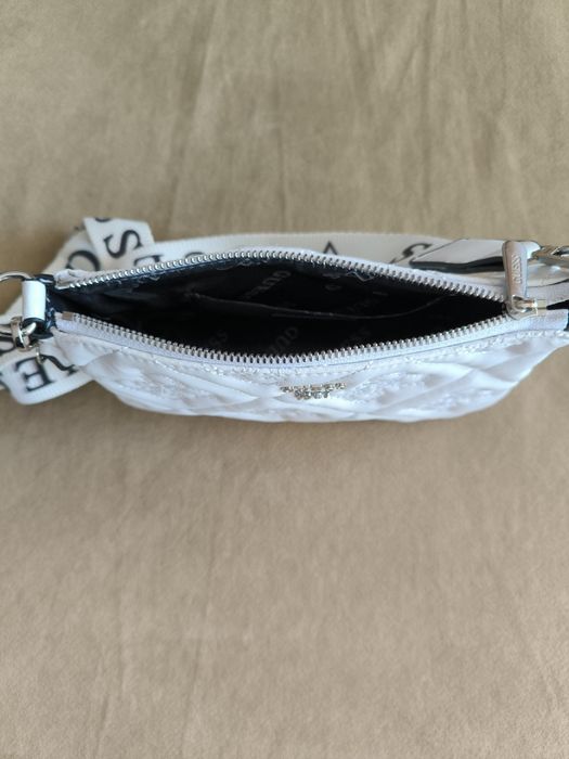 Нова бяла дамска чанта