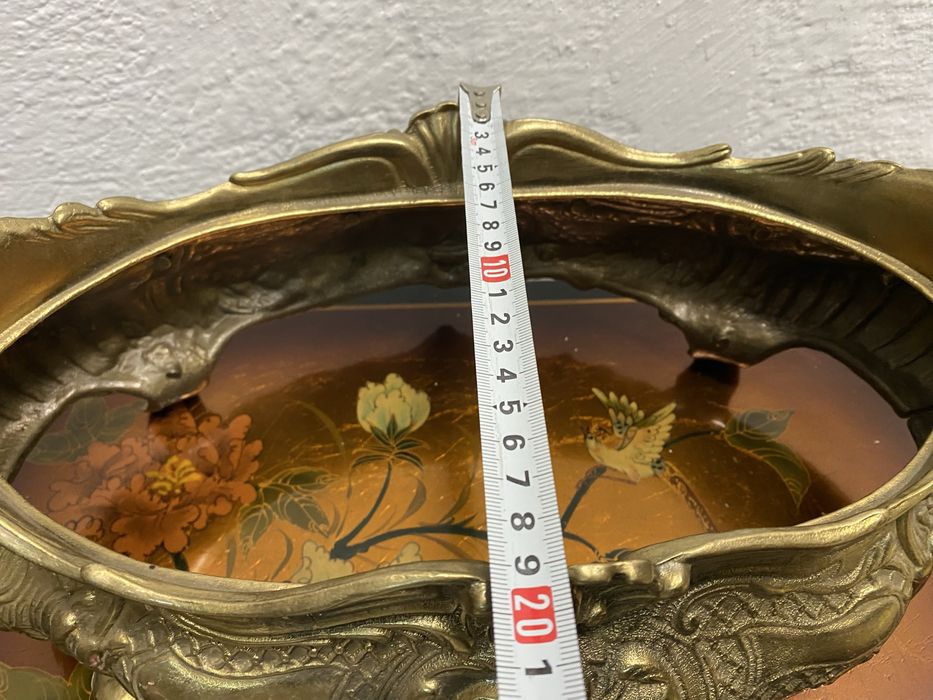 Голяма френска кашпа от масивен месинг барок