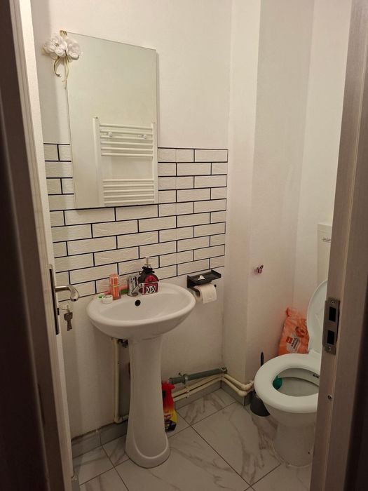 Apartament 3 camere, 75 mp – Complet renovat, | Etaj 1 | Rovinari