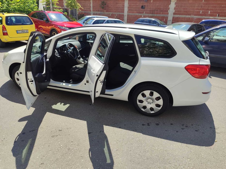 Опел Астра j 2012 перфектна