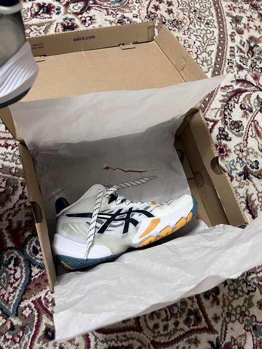 Продается Крассовки Asics