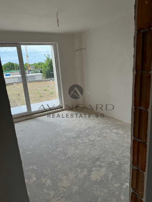 Продава се Тристаен апартамент в Пловдив, Остромила - 180 кв.м за 1195 €/кв.м - Снимка #1