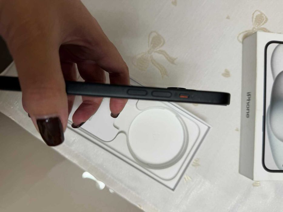 iPhone 15 с подаръци