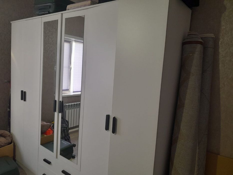 Продается спальный гарнитур