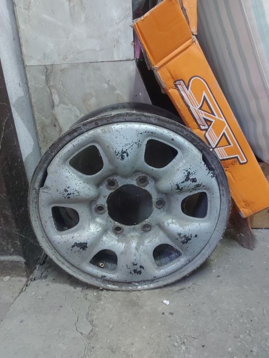 Продам 2 диска на Hilux